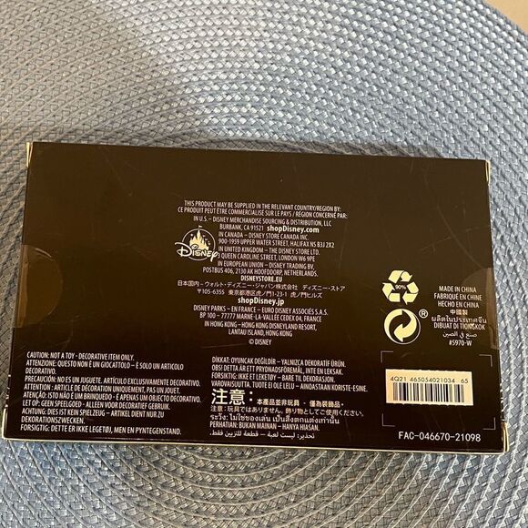 Disney Hocus Pocus Collectible Key Set NWT - Picture 9 of 9